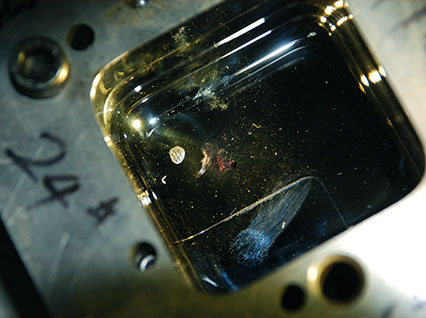 <a href='http://www.hnjtsg.cn/product/3.htm' class='text_a'>模具激光焊機(jī)</a>修復(fù)鏡面模具效果